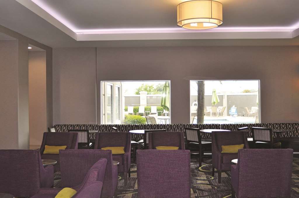 La Quinta By Wyndham Arlington North 6 Flags Dr Hotel Kemudahan gambar